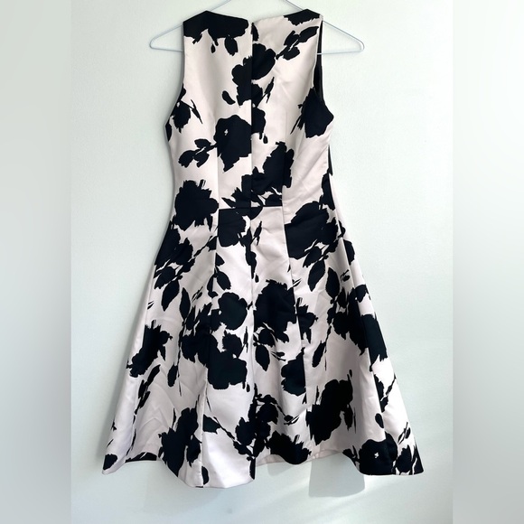 Coast Women's Elegant Dress - Picture 3 of 6